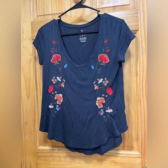 American Eagle size XS embroidered v neck blouse - Picture 1 of 5